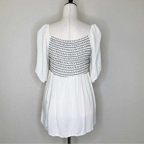 Doe & Rae Women’s Size Large Boho Embroidered Smocked Top - Picture 7 of 12